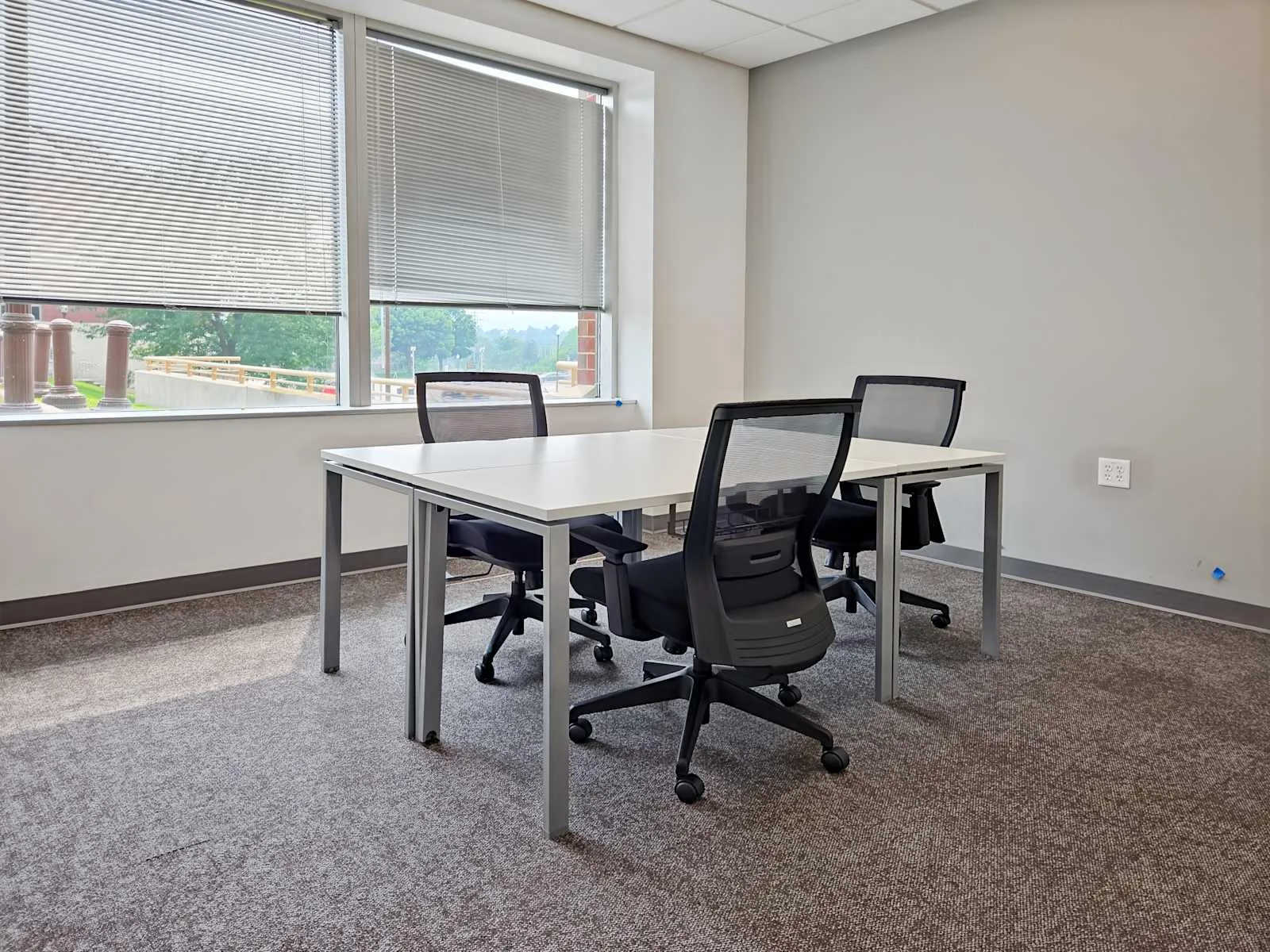 Regus WI, Wausau - Scott St, Private office, 3 desks, Wausau, WI
