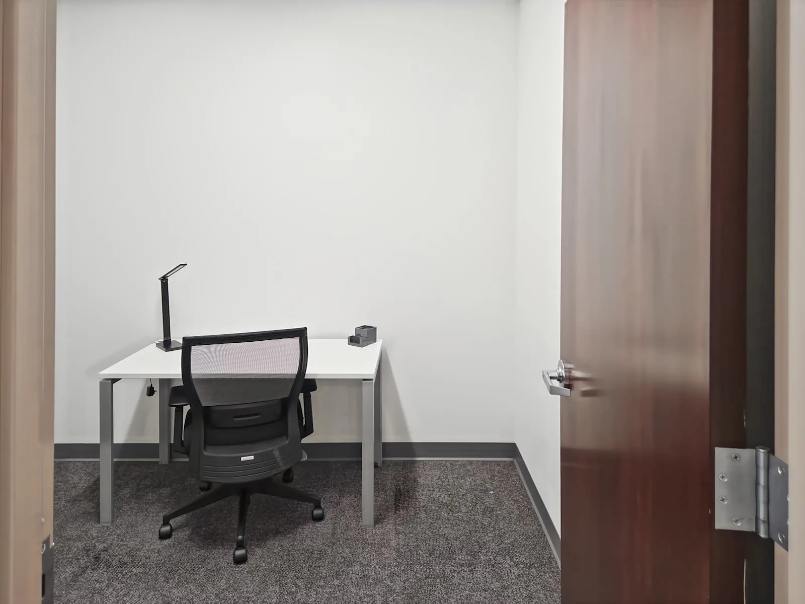 Regus WI, Wausau - Scott St, Private office, 1 desk, Wausau, WI