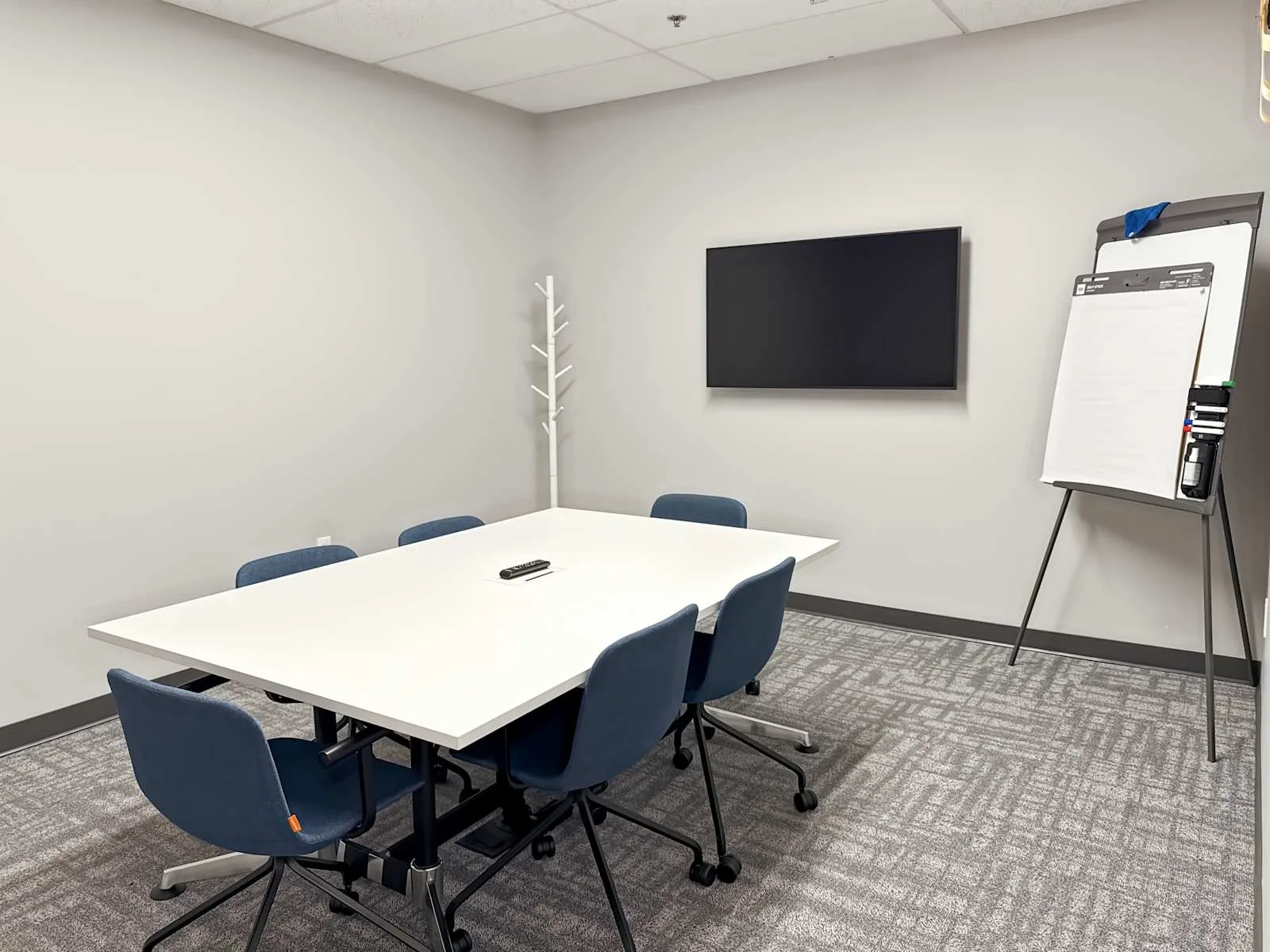 Regus WI, Wauwatosa - Honey Creek Corporate Center, Meeting room for 6 people, West Allis, WI