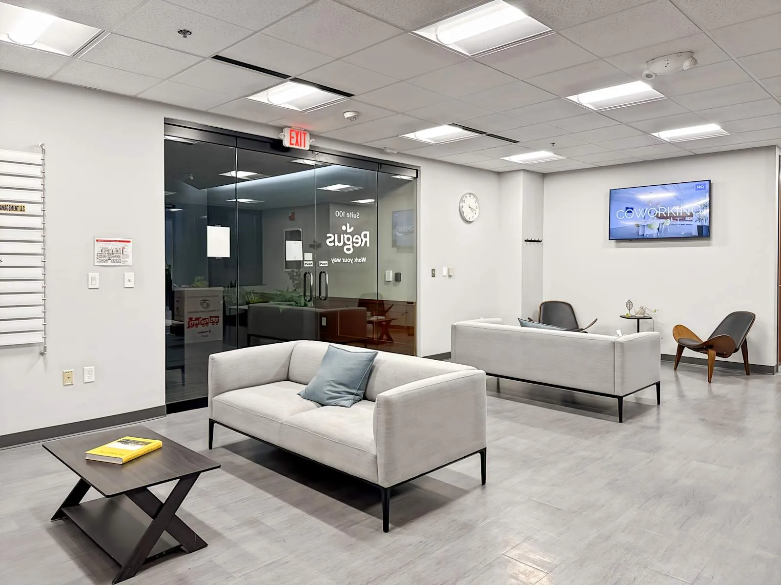 Regus WI, Wauwatosa - Honey Creek Corporate Center, Lounge, West Allis, WI