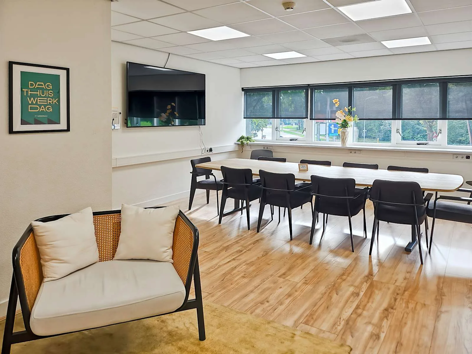 Regus Wijchen, Plek bij Floor, Vergaderruimte voor 12 personen, Wijchen