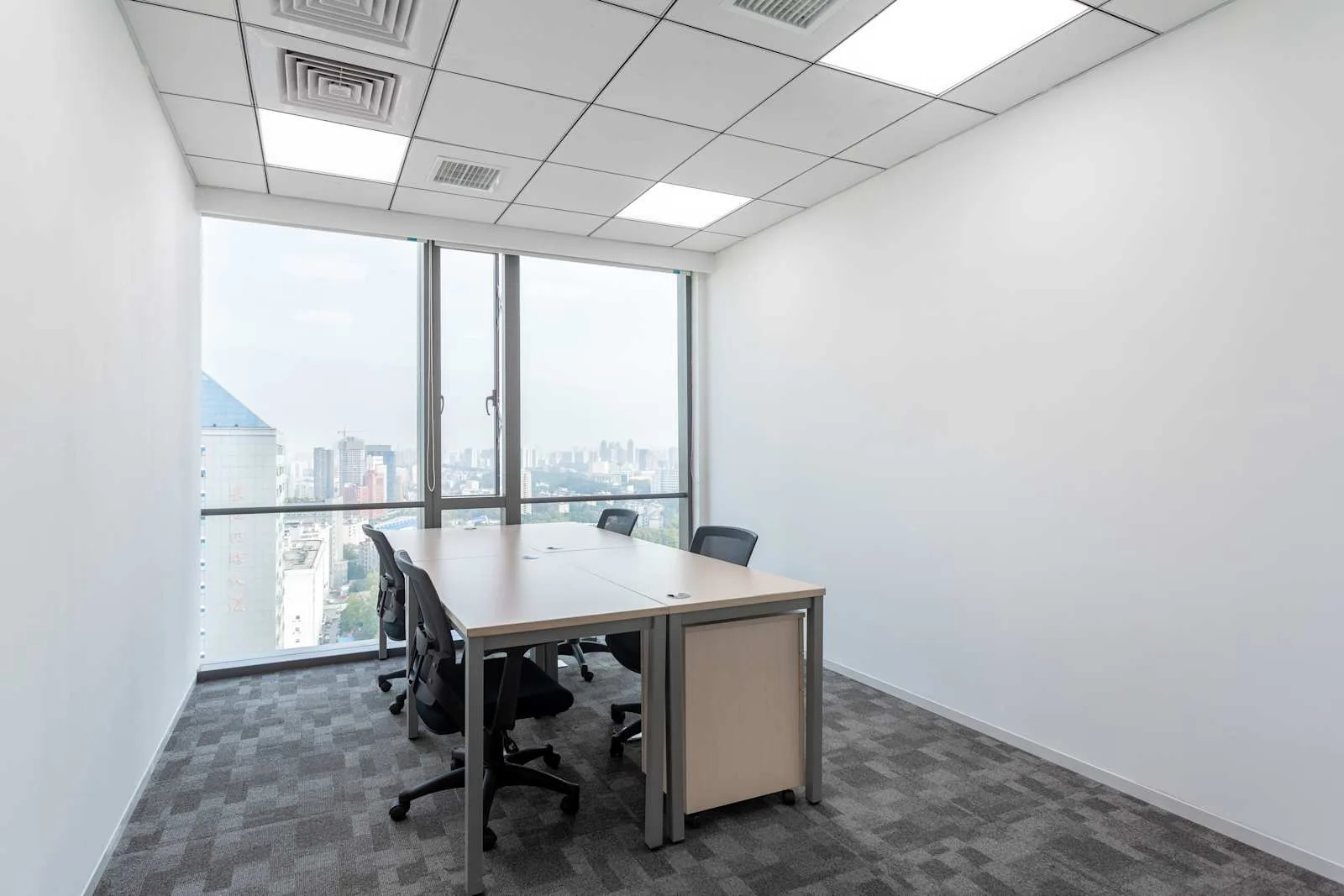 Regus WUHAN, Chicony Centre, Meeting room for 4 people, Wuhan