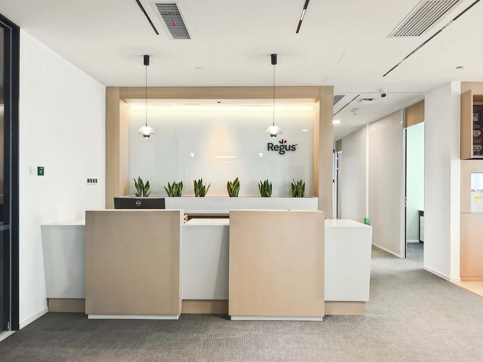 Regus Wuhan, Optics Valley Financial Centre、前台、武汉市