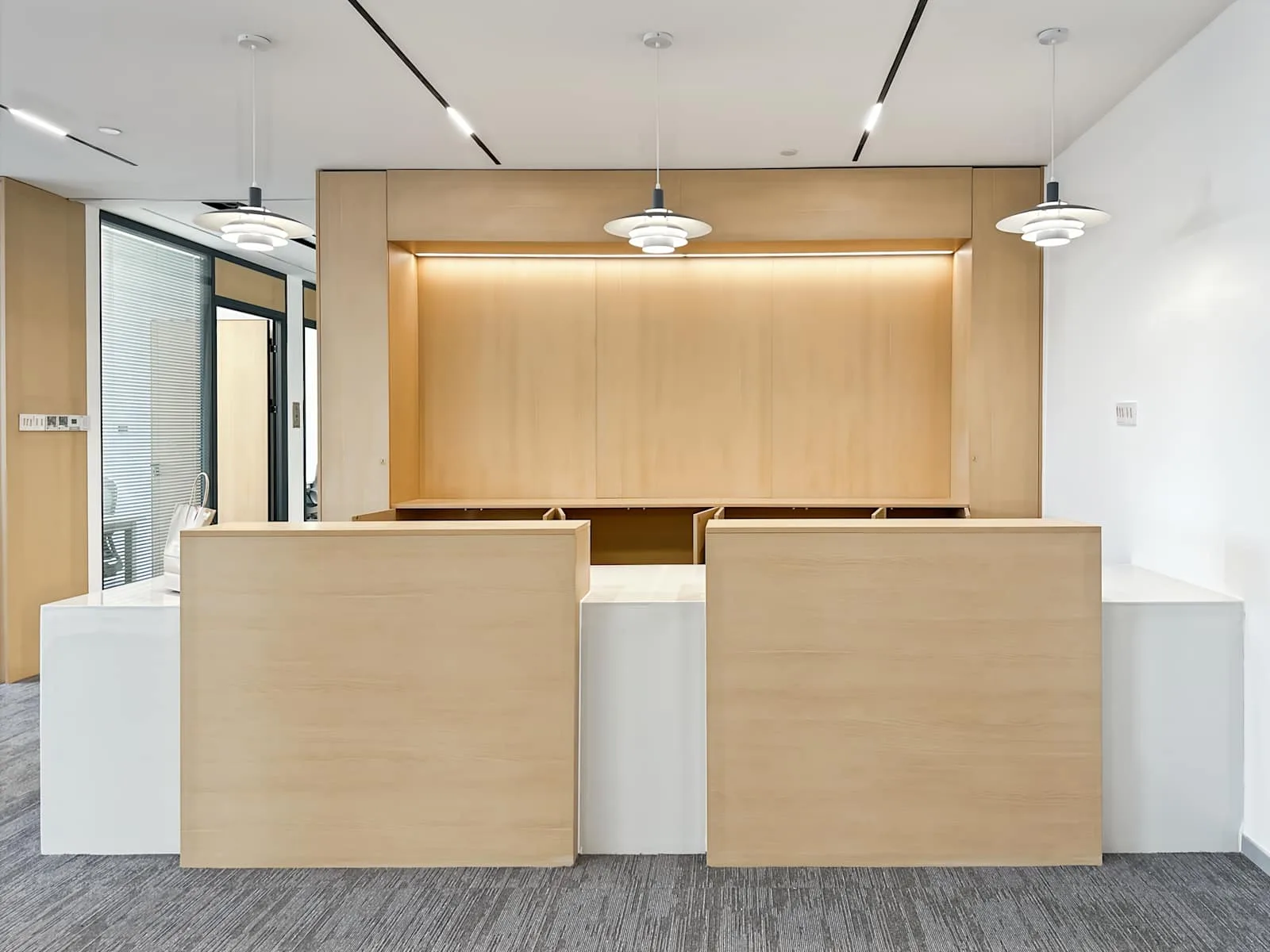 Regus Wuhan, Optics Valley Transportation Building、前台、武汉市