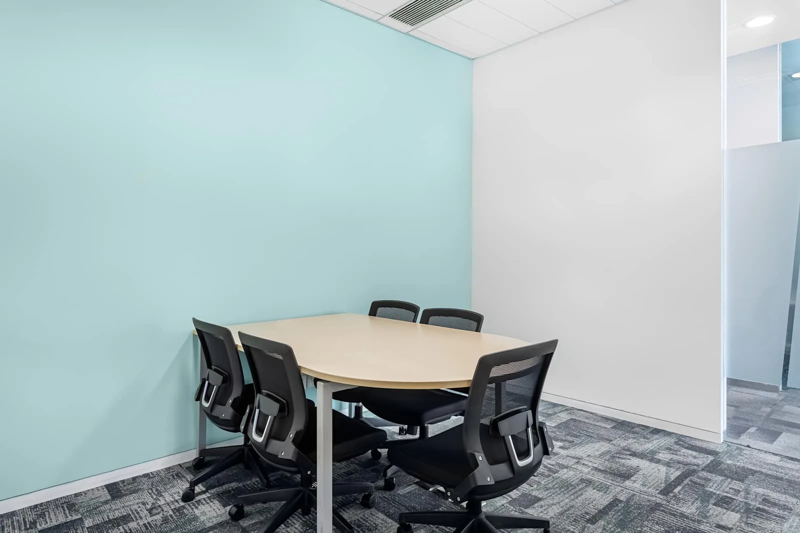 Regus WUHAN, Poly Plaza, Meeting room for 5 people, Wuhan