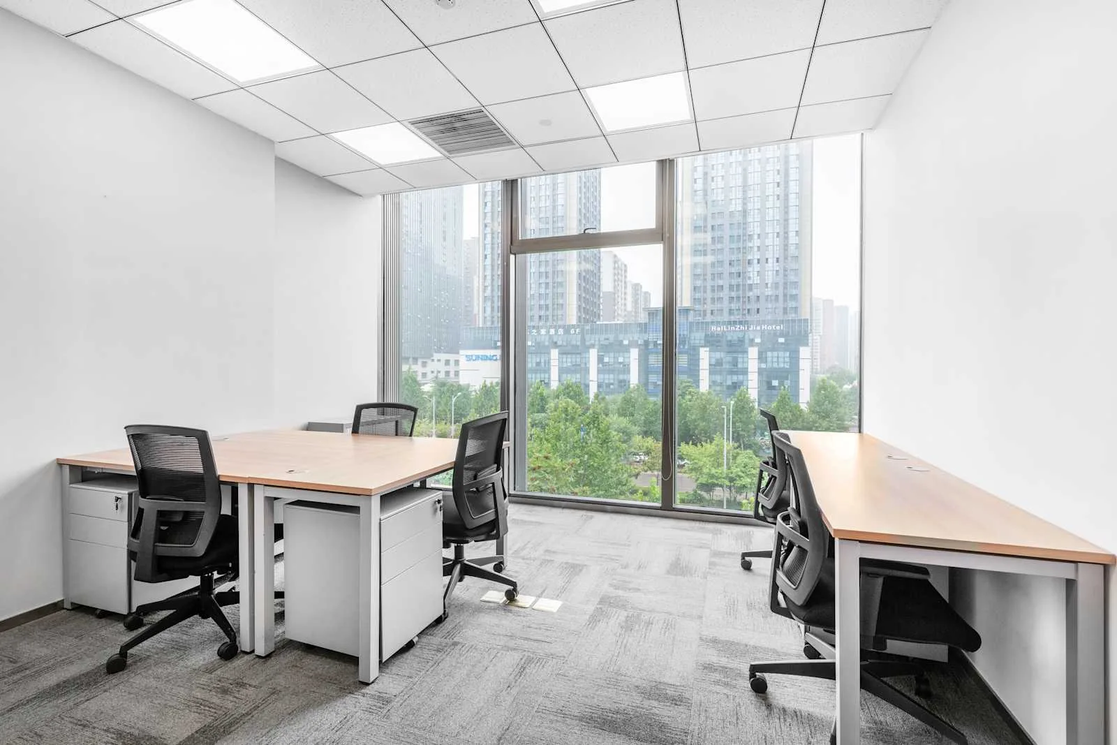 Regus XI’AN,  IEC Vanke Centre、5个工位的独立办公室、西安市