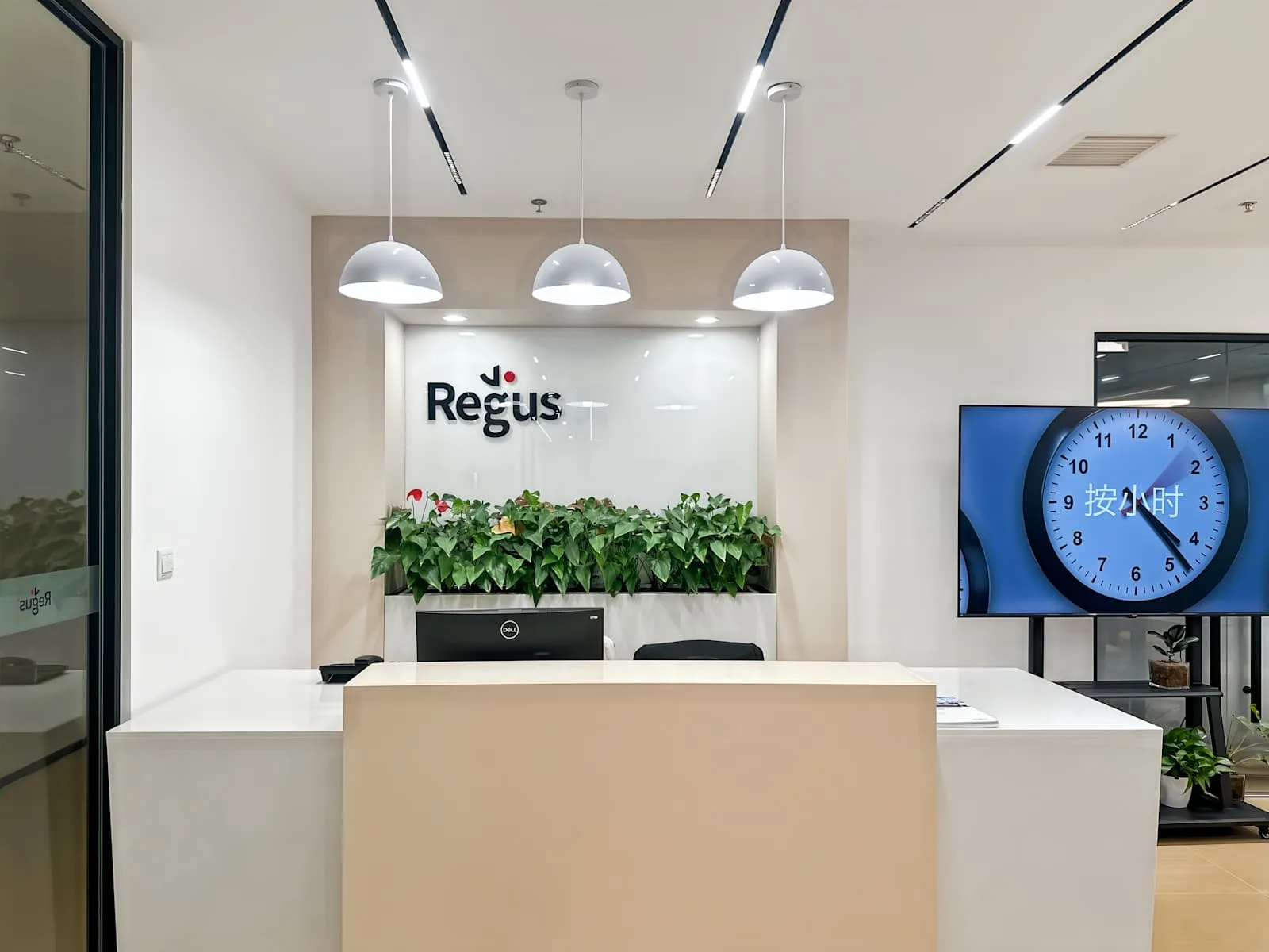 Regus Xi'an, Software New City、前台、西安市