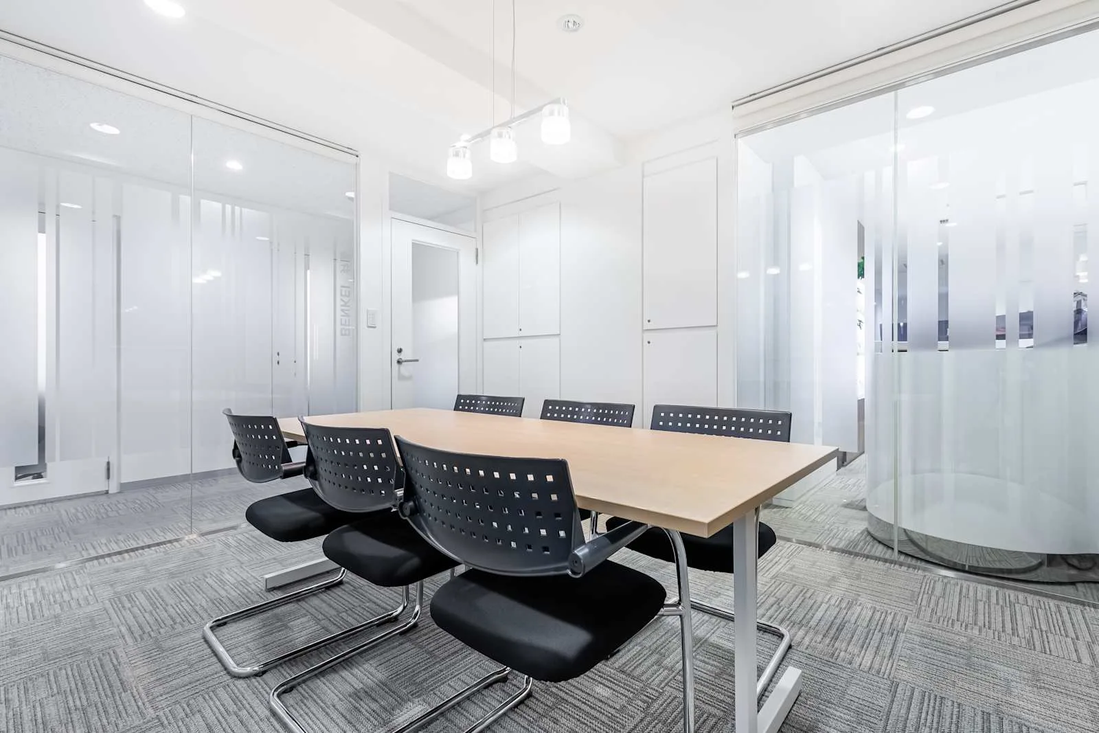 Regus YOKOHAMA, Kannai, Meeting room for 6 people, Yokohama