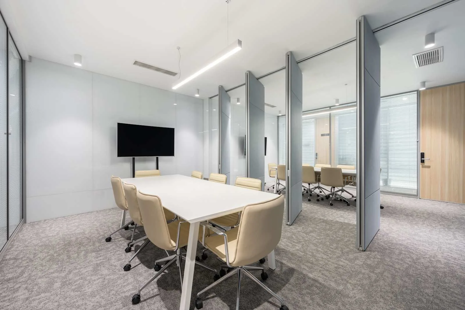Regus Zebra-Qingdao Shangri-La Centre、8人会议室、青岛市