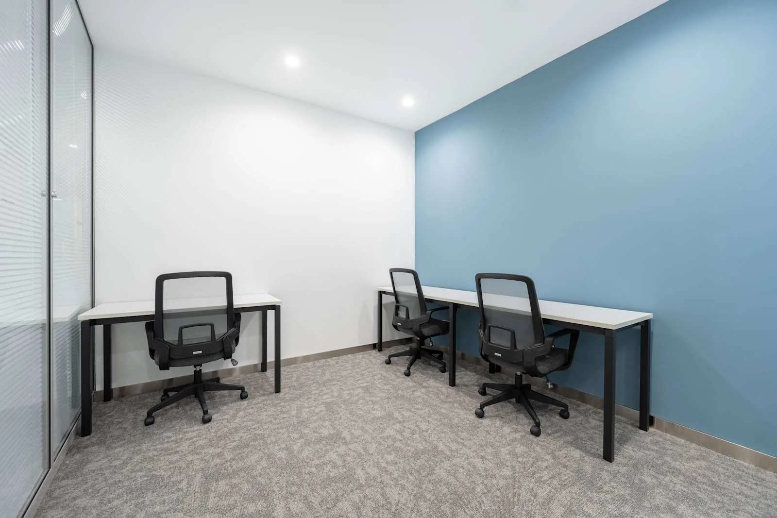 Regus Zebra-Qingdao Shangri-La Centre、3个工位的独立办公室、青岛市