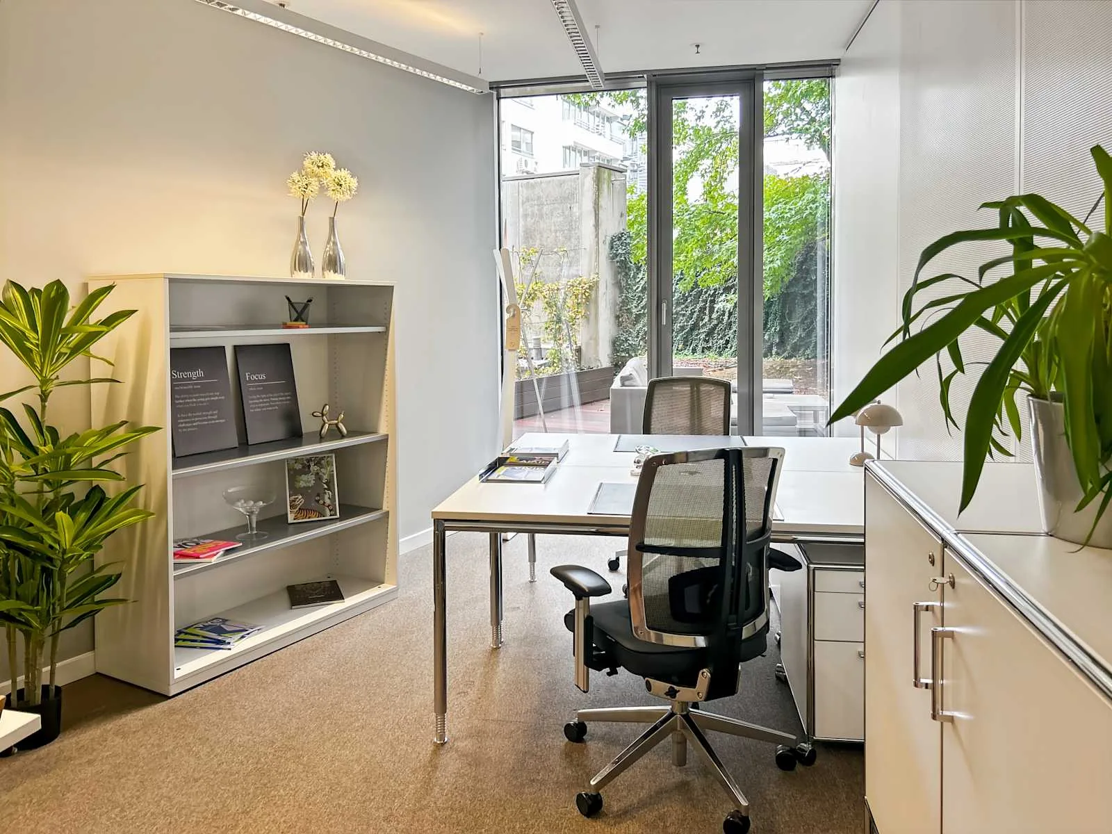 Signature DUSSELDORF, SIGNATURE Kö-Blick, Private office, 2 desks, Düsseldorf