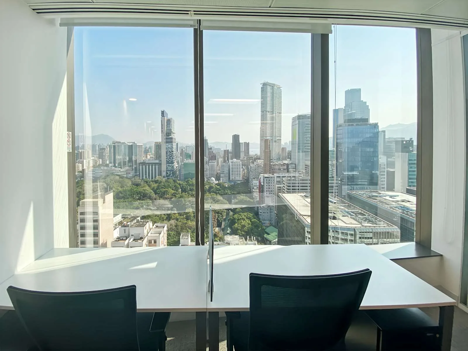 Signature HONG KONG, The Gateway, Private office, 2 desks, Hong Kong