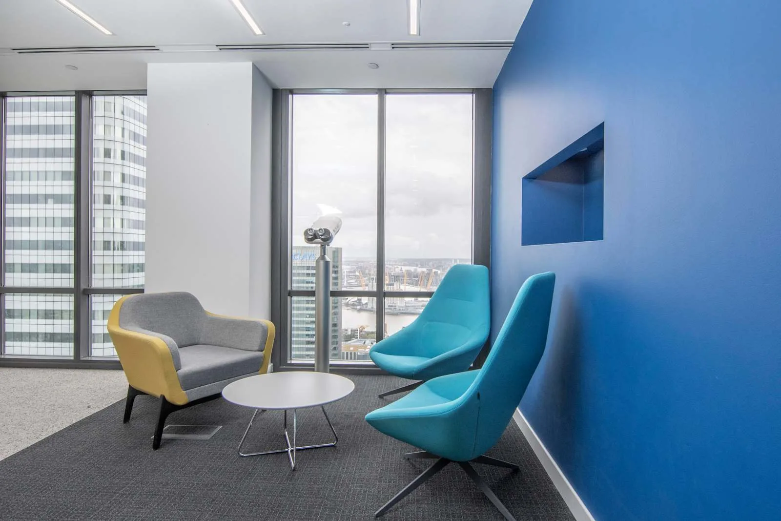 Signature LONDON, 37th Floor Canary Wharf - One Canada Square, Lounge, London