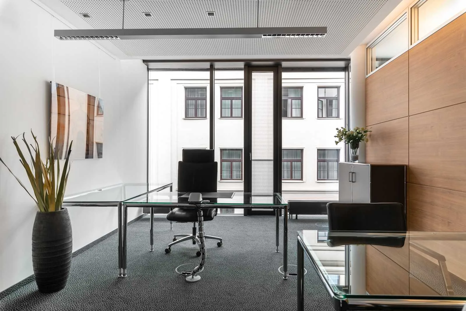 Signature MUNICH, SIGNATURE Staatsoper, Private office, 1 desk, Munich