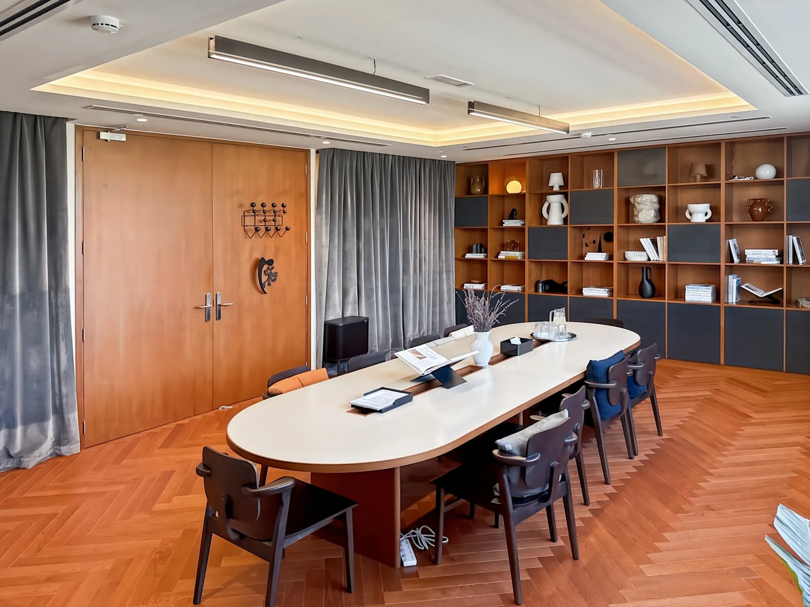 Signature, Supreme Court Complex, Meeting room for 8 people, Dubai