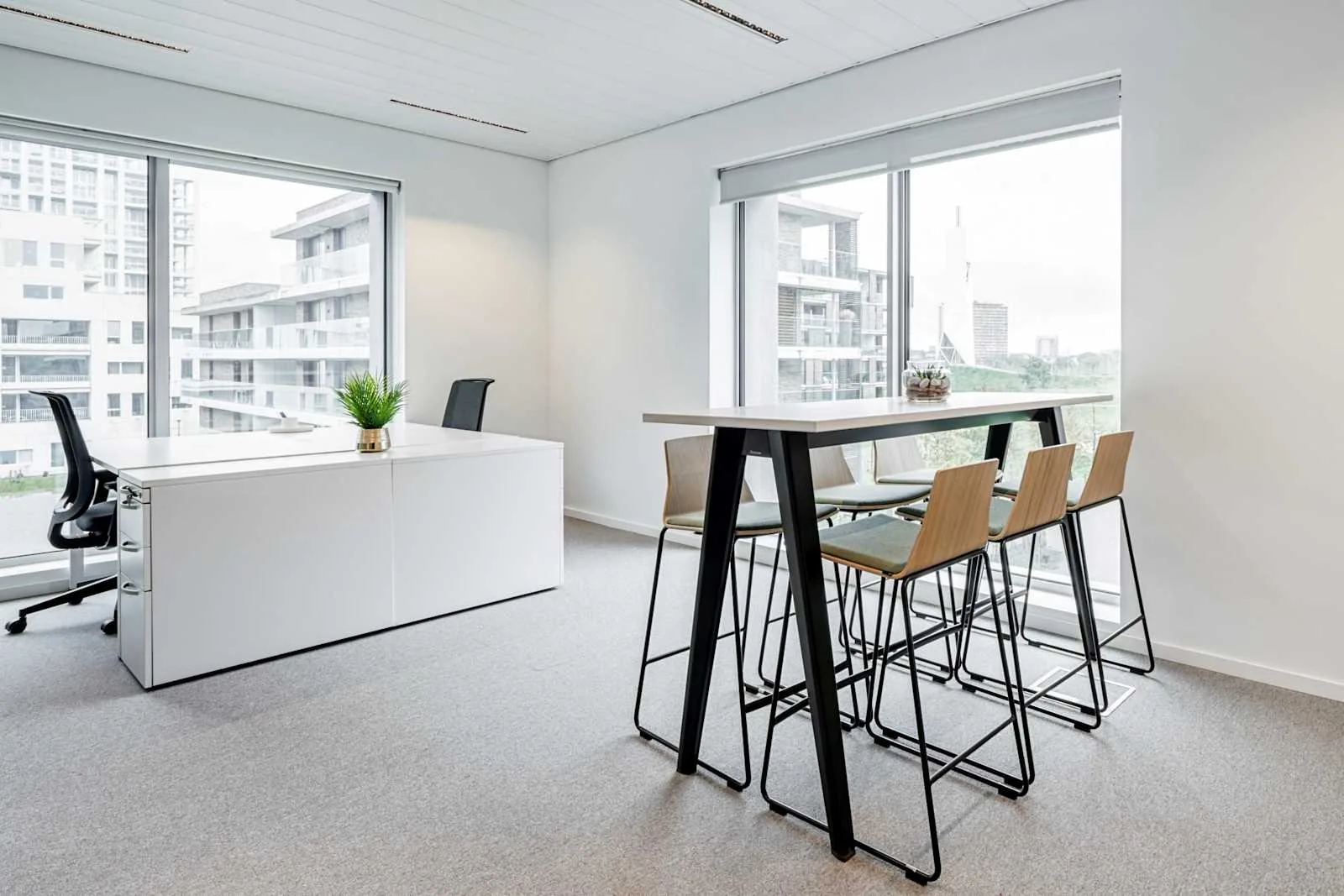 Spaces Antwerp, Spaces Nieuw Zuid, Privékantoor met 2 werkplekken, Antwerpen