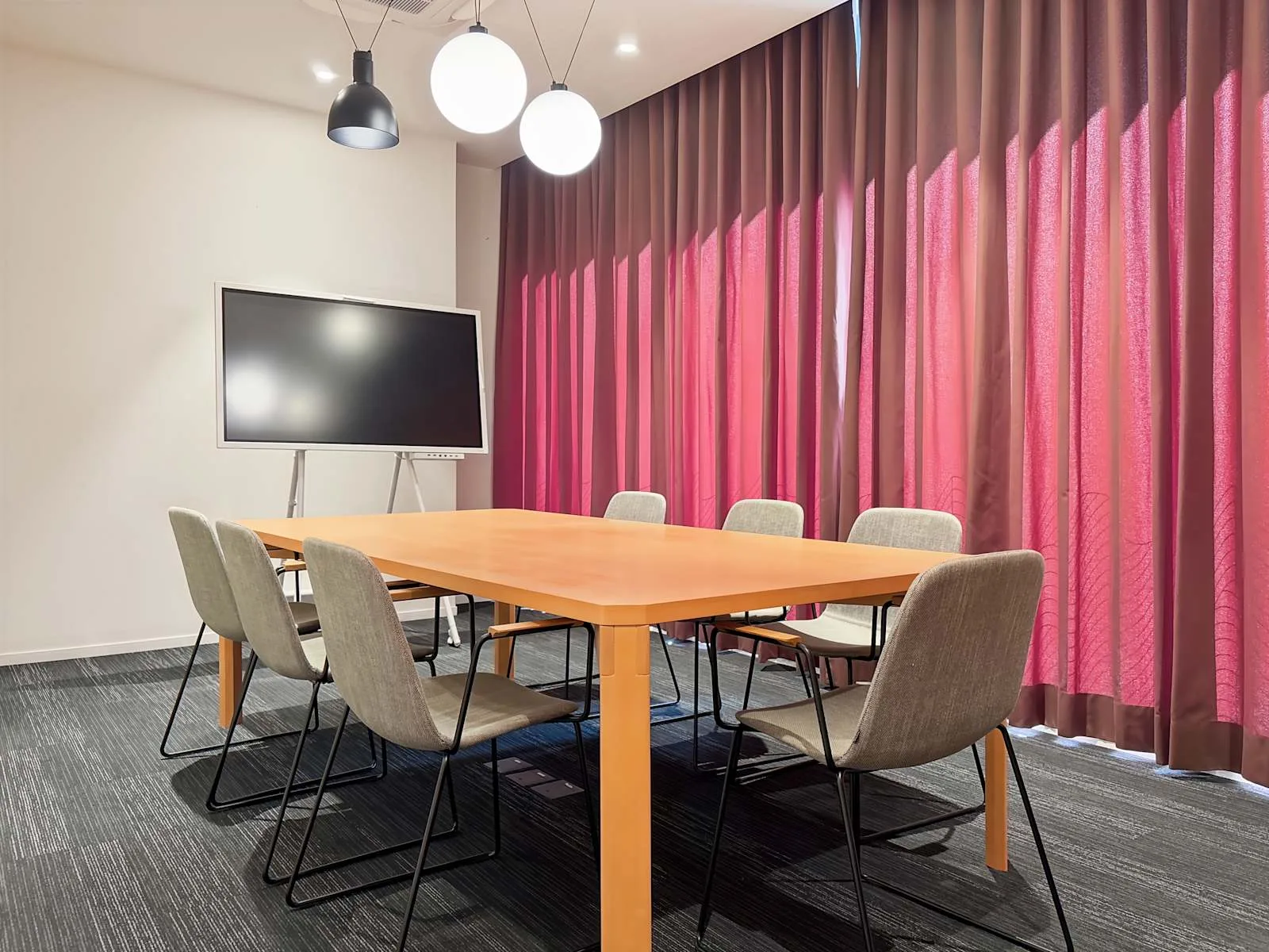 Spaces Bangkok, Spaces The Secret Ratchatewi, Meeting room for 8 people, Bangkok