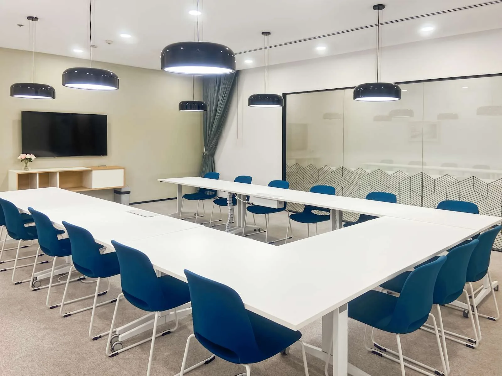 Spaces Bangkok, Vanit Place Aree, Meeting room for 16 people, Bangkok
