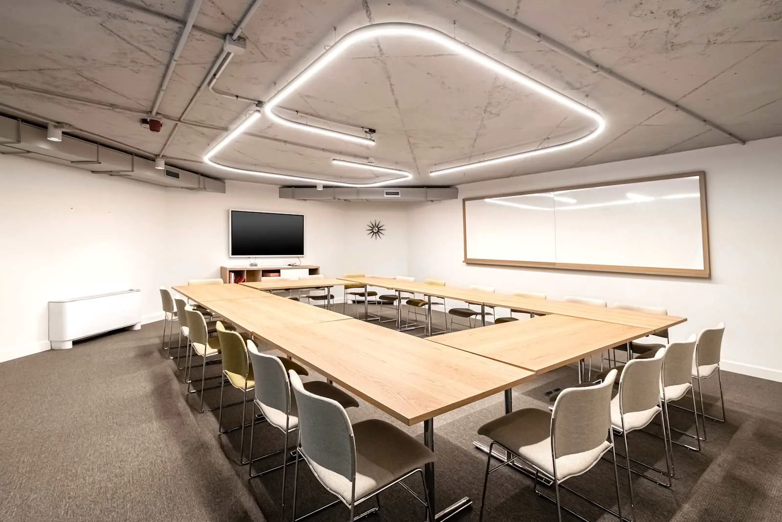 Spaces Barcelona, Spaces Plaza Universitat, Sala de reuniones para 22 personas, Barcelona