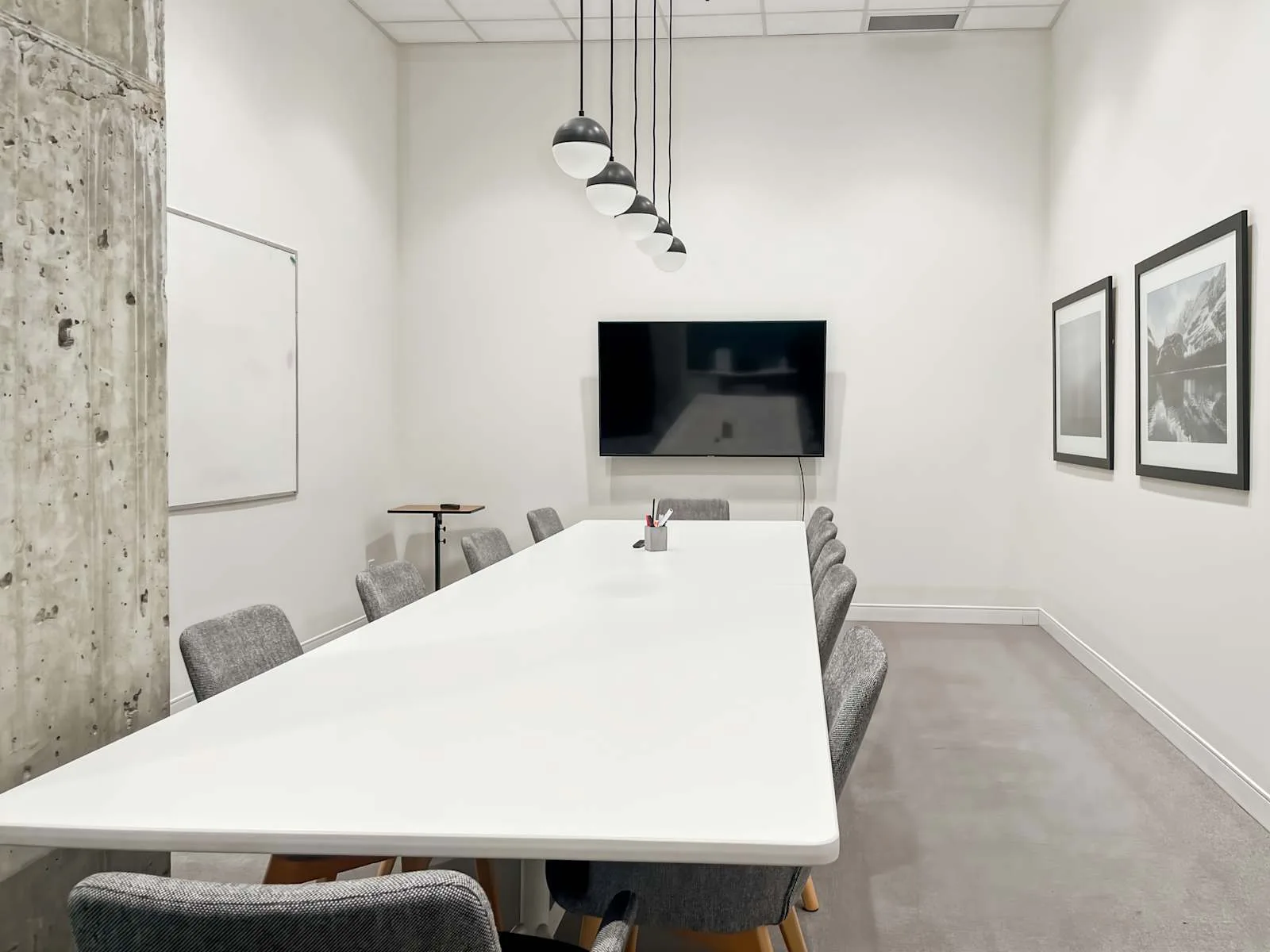 Spaces BC, Kelowna - Spaces Innovation, Meeting room for 10 people, Kelowna, BC