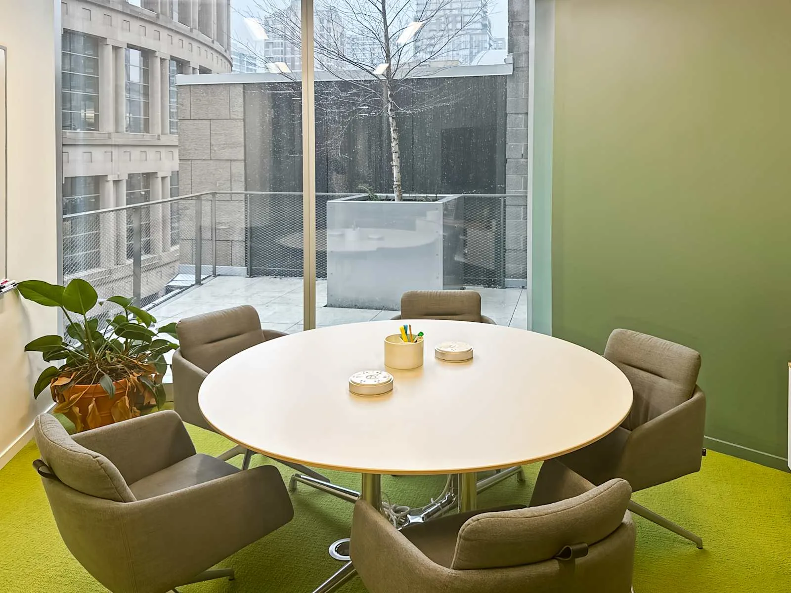 Spaces BC, Vancouver - Green Lamp, Meeting room for 5 people, Vancouver, BC