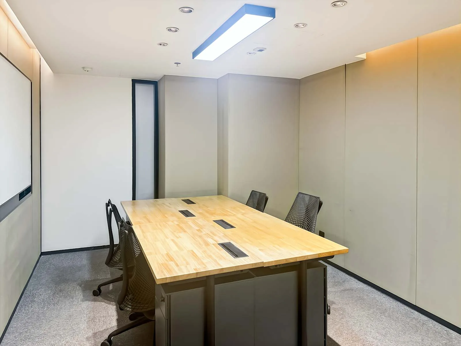 Spaces Beijing, Strait International Building, Meeting room for 6 people, Beijing