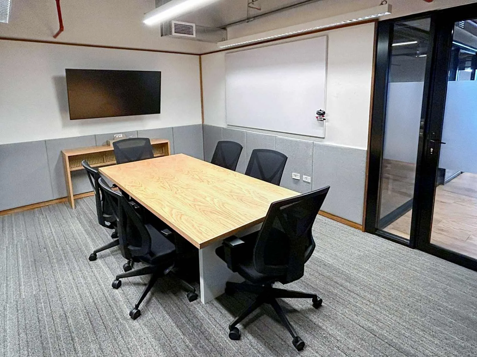 Spaces Bogota, Colina Campestre, Meeting room for 6 people, Bogotá