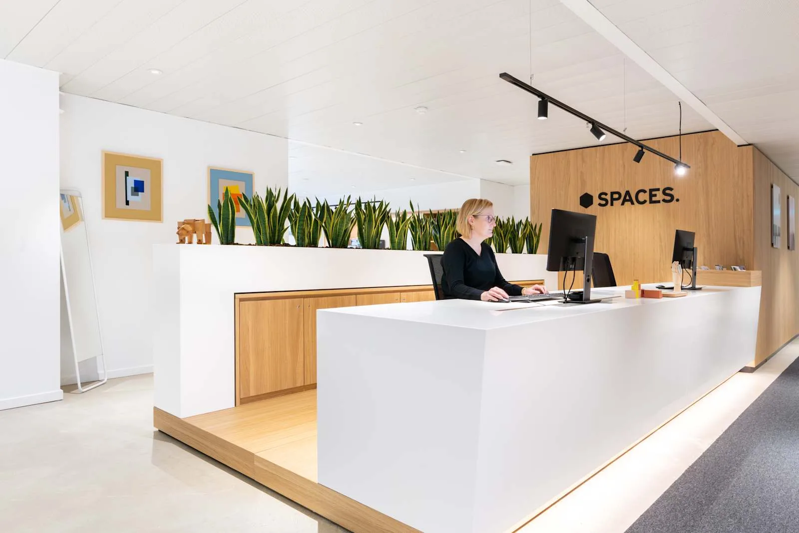 Spaces Brussels, Spaces Manhattan Center, Reception, Brussels