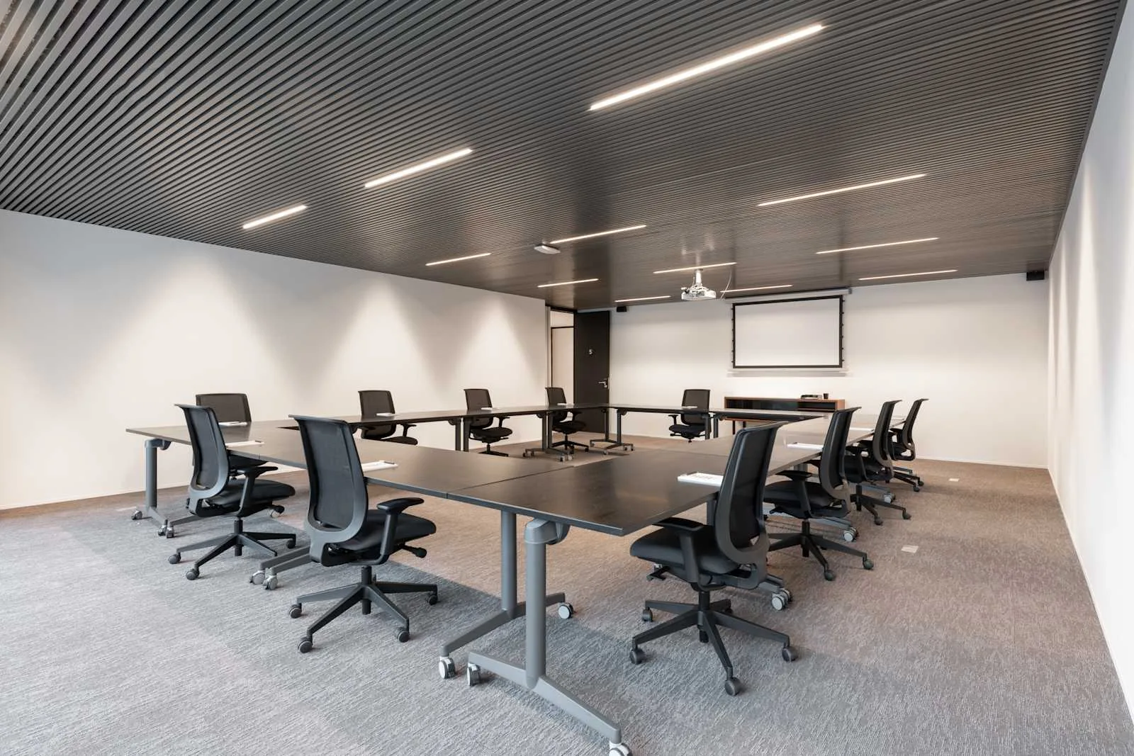Spaces Brussels, Spaces Manhattan Meeting Center, Meeting room for 14 people, Brussels