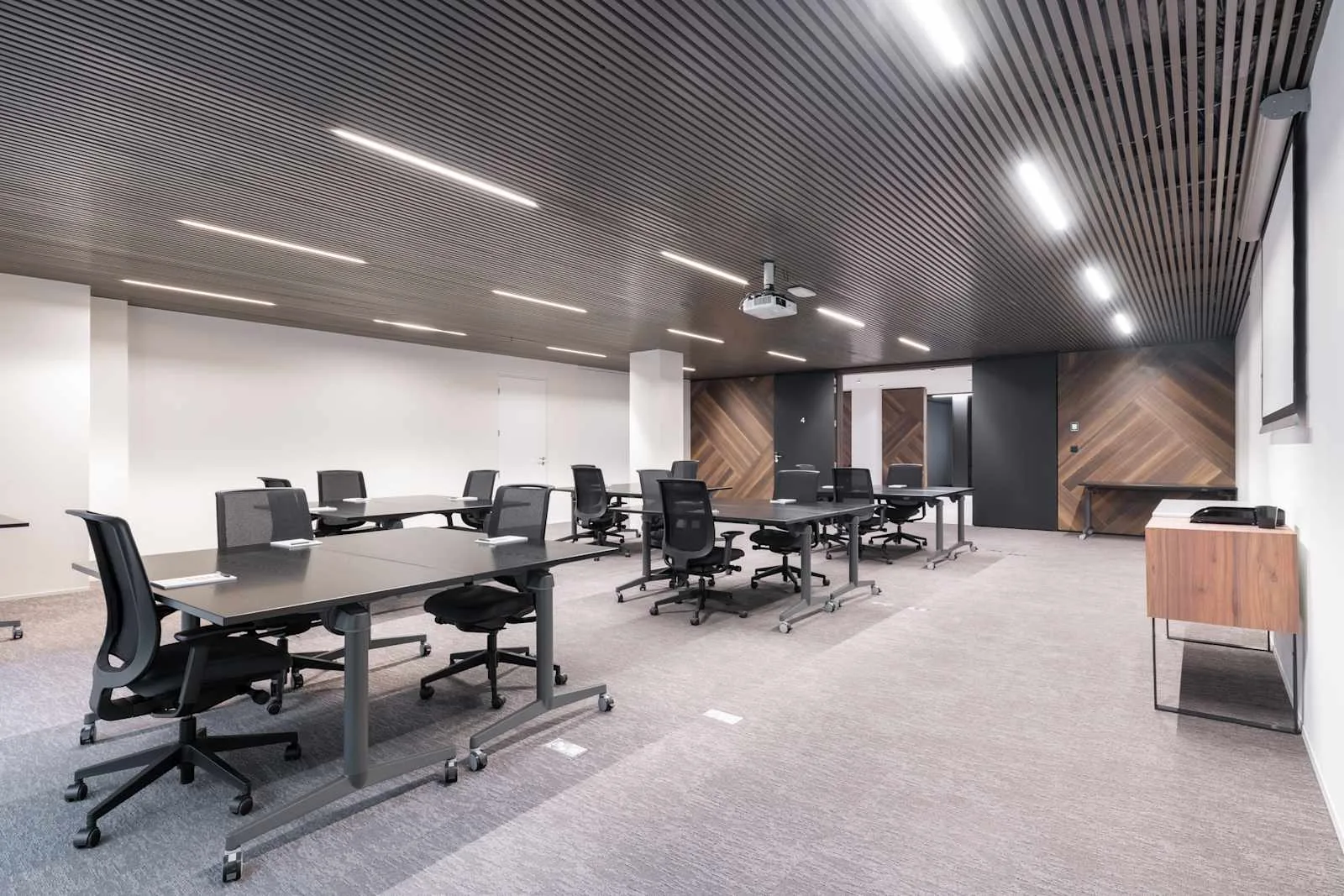 Spaces Brussels, Spaces Manhattan Meeting Center, Training room for 14 people, Brussels