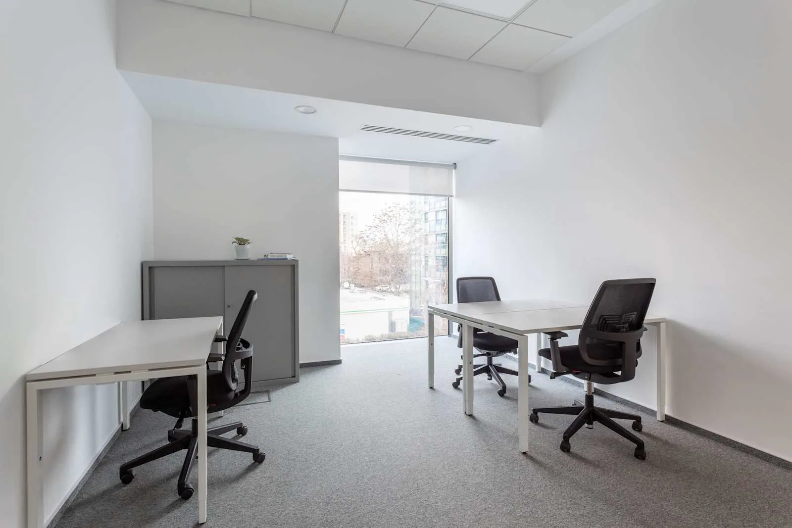 Spaces BUCHAREST,Unirii, Birou privat cu 3 posturi de lucru, București