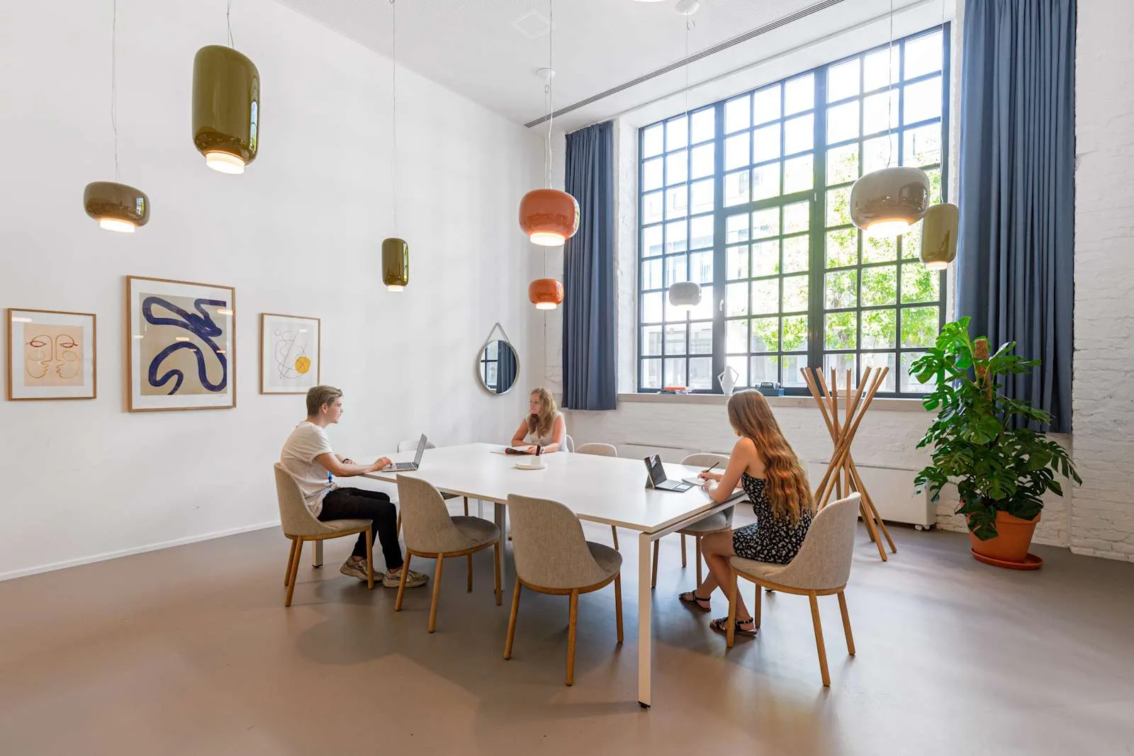 Spaces BUDAPEST, Spaces White House, Meeting room for 8 people, Budapest
