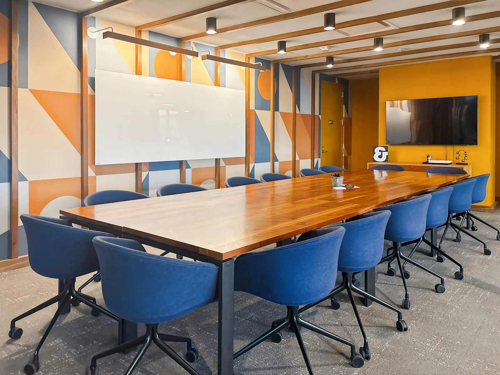 Spaces CA, Burbank - The Tower, Meeting room for 14 people, Burbank, CA