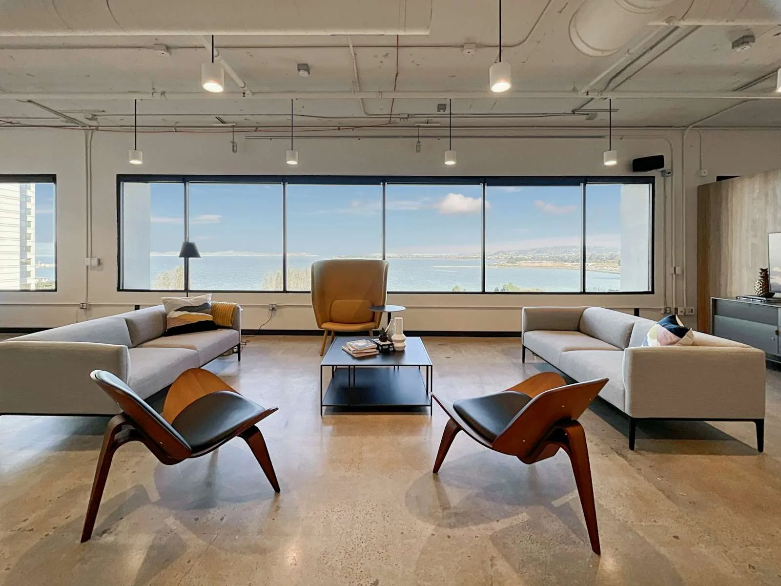 Spaces CA, Emeryville - 1900 Powell Street, Lounge, Emeryville, CA