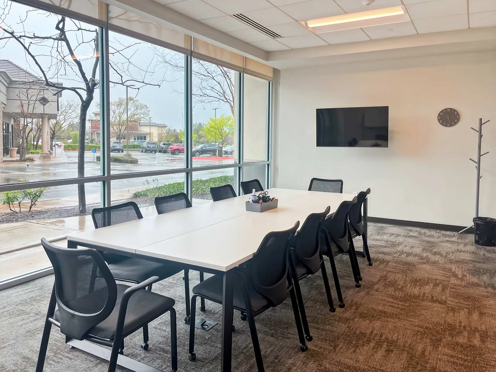 Spaces CA, Fresno - E River Park Circle, Meeting room for 10 people, Fresno, CA