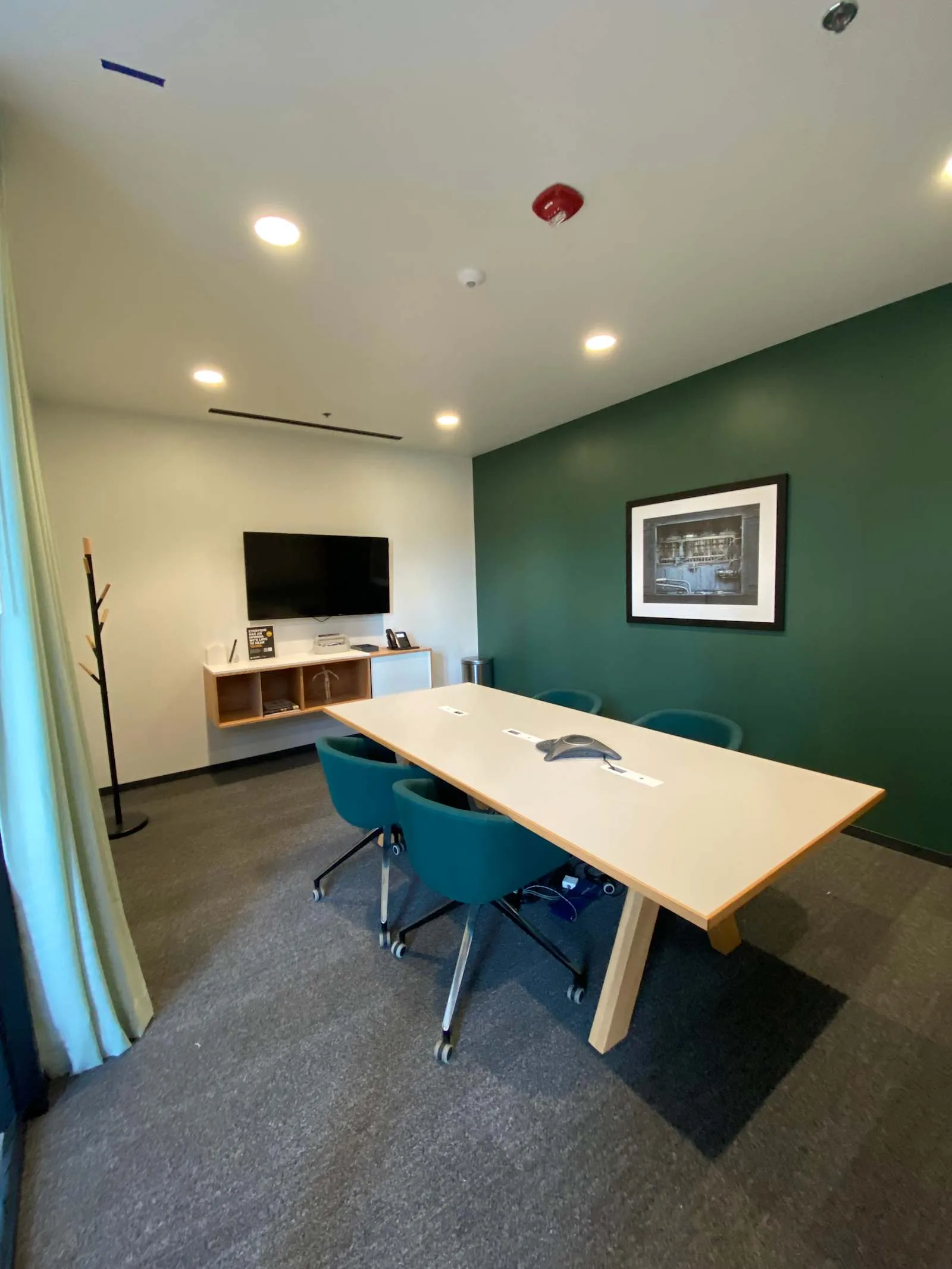 Spaces CA, Sacramento - Spaces R Street, Meeting room for 4 people, Sacramento, CA