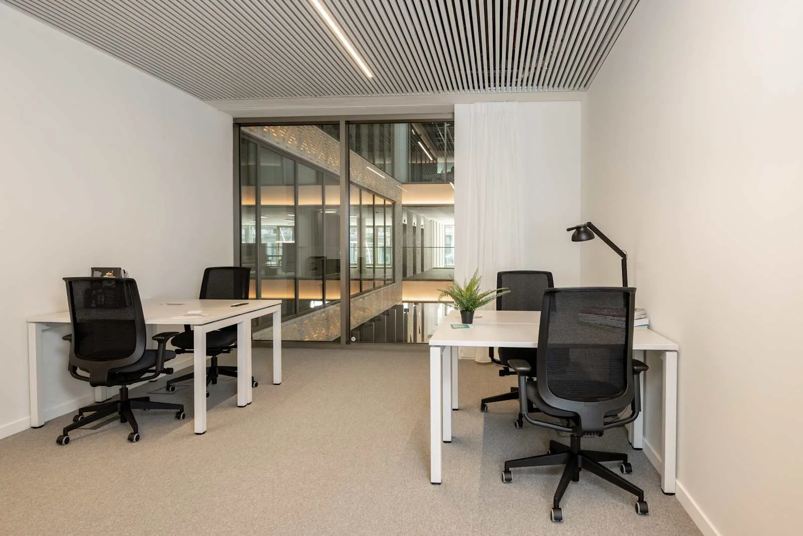 Spaces Court of Justice, Privékantoor met 4 werkplekken, Brussel