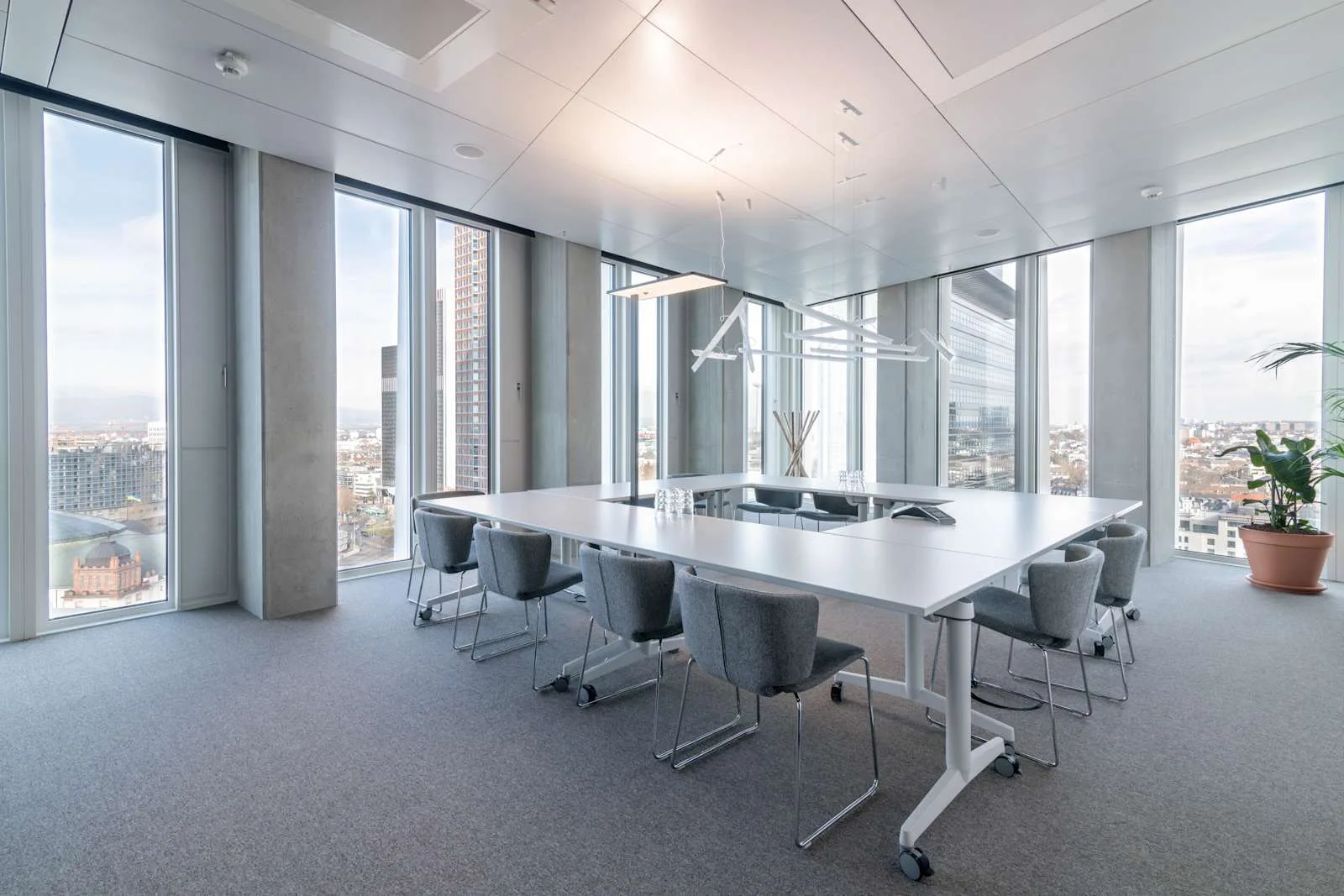 Spaces FRANKFURT, Spaces Tower One, Meeting room for 12 people, Frankfurt am Main
