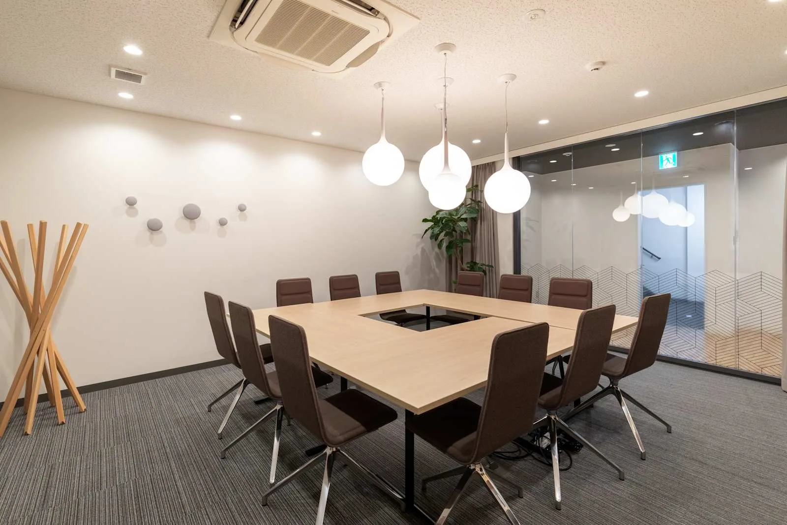 Spaces FUKUOKA, Spaces Hakata Ekimae、会議室（12名）、福岡
