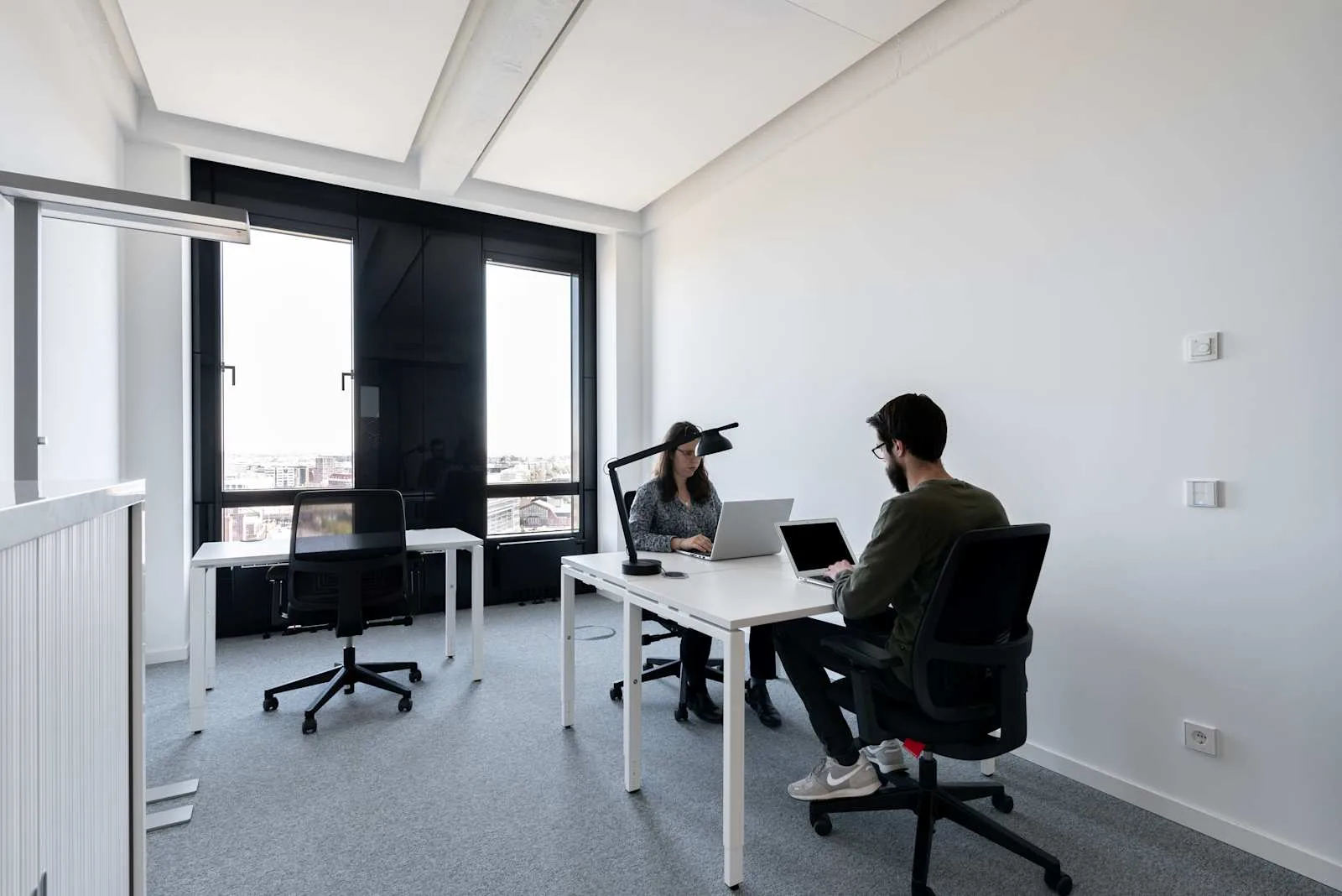 Spaces HAMBURG, Spaces Kallmorgen Tower, Privatbüro mit 3 Arbeitsplätzen, Hamburg