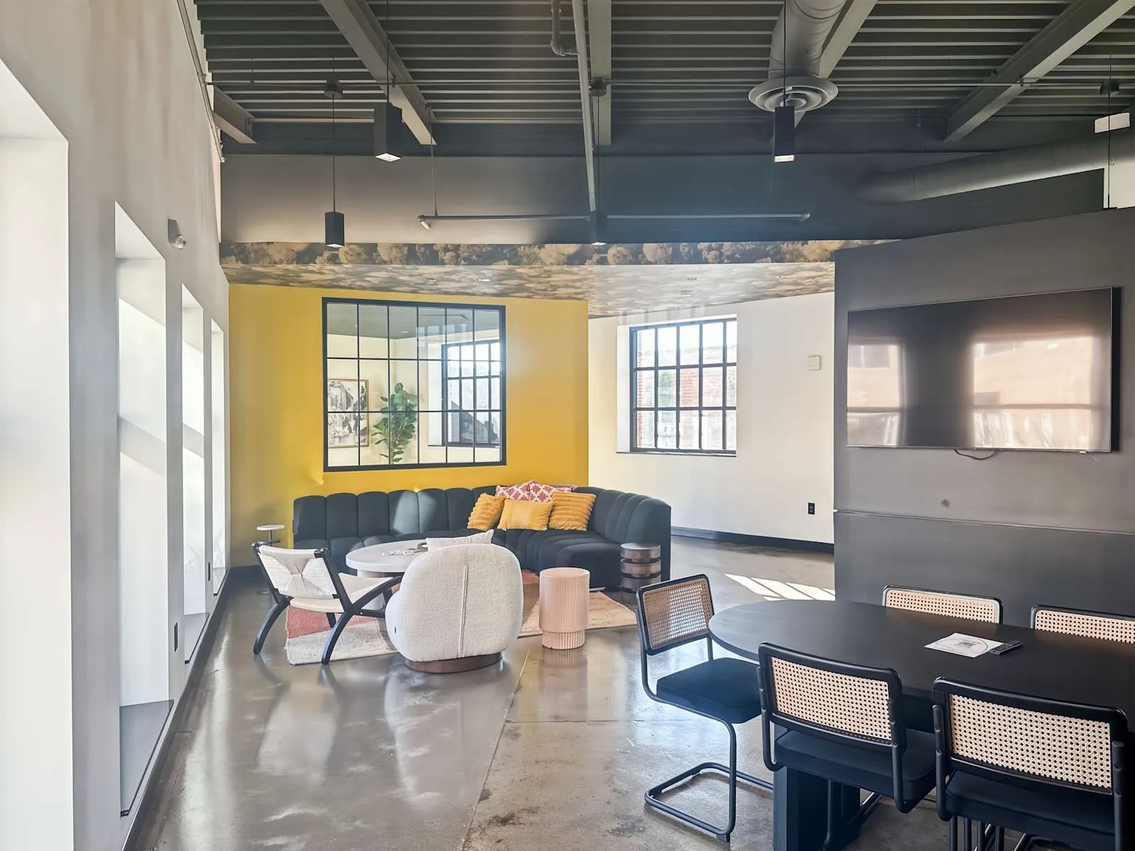 Spaces IN, Indianapolis - Massachusetts Ave, Lounge, Indianapolis, IN
