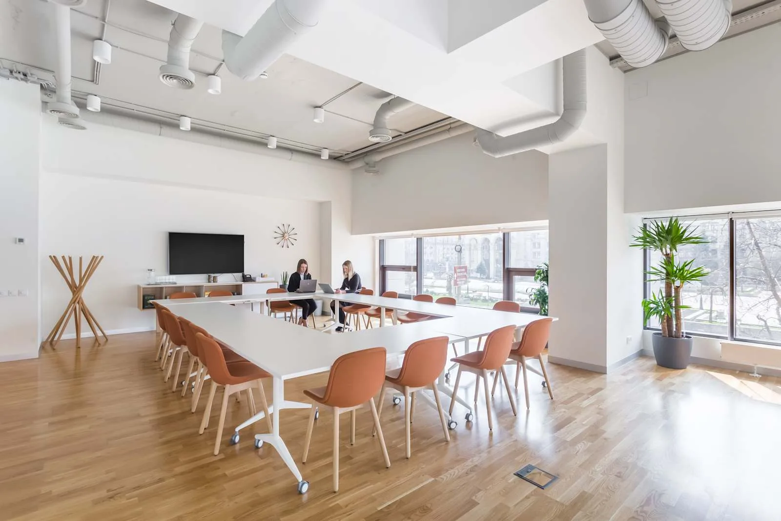 Spaces KYIV, Maidan Plaza, Meeting room for 16 people, Kyiv