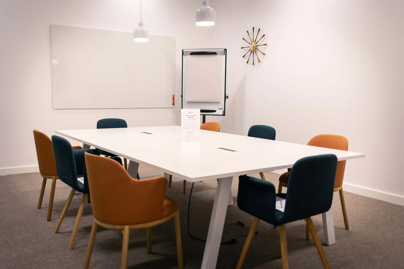 Spaces LONDON, Spaces Canary Wharf, Meeting room for 8 people, London