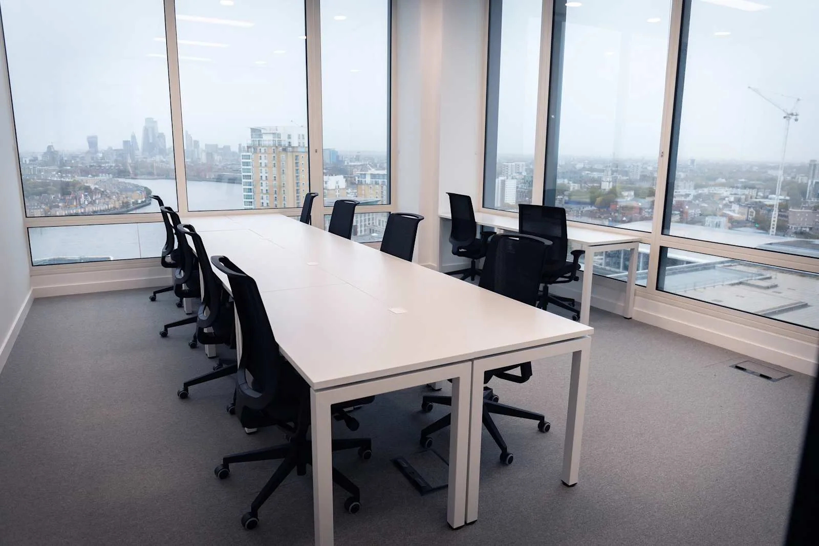 Spaces LONDON, Spaces Canary Wharf, Meeting room for 8 people, London