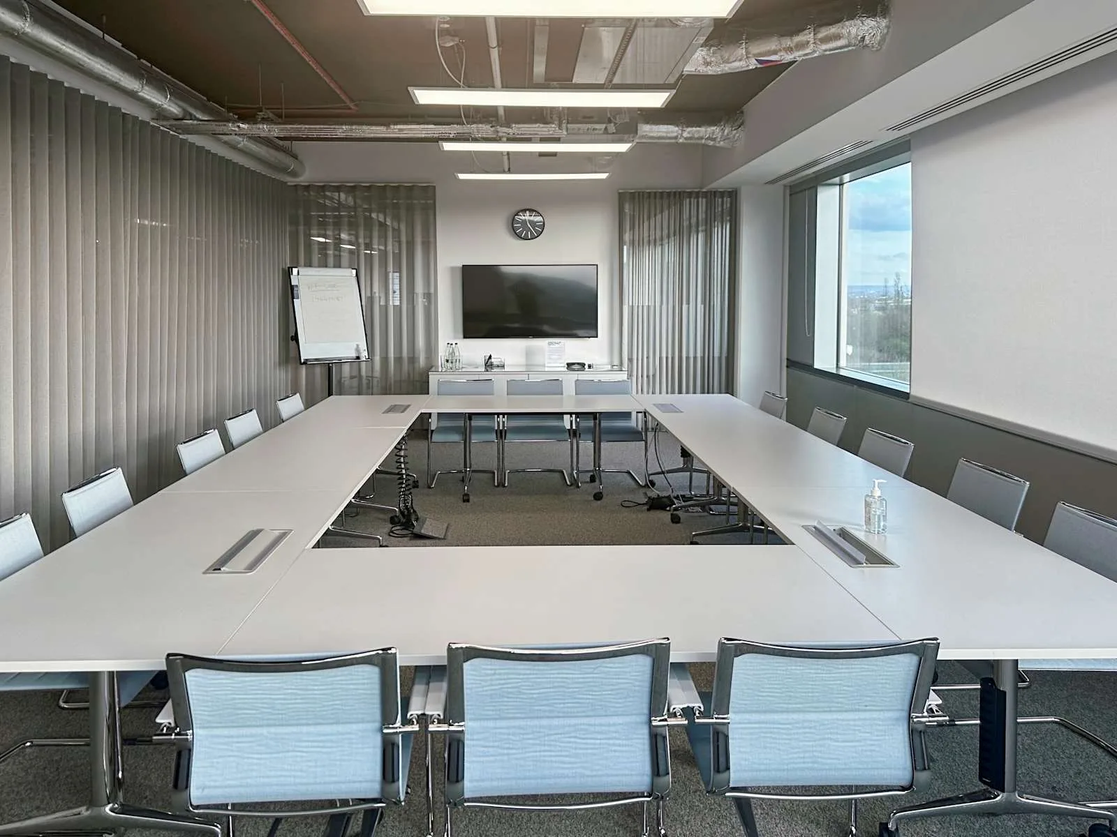 Spaces LONDON, Park Royal, Meeting room for 17 people, Wembley