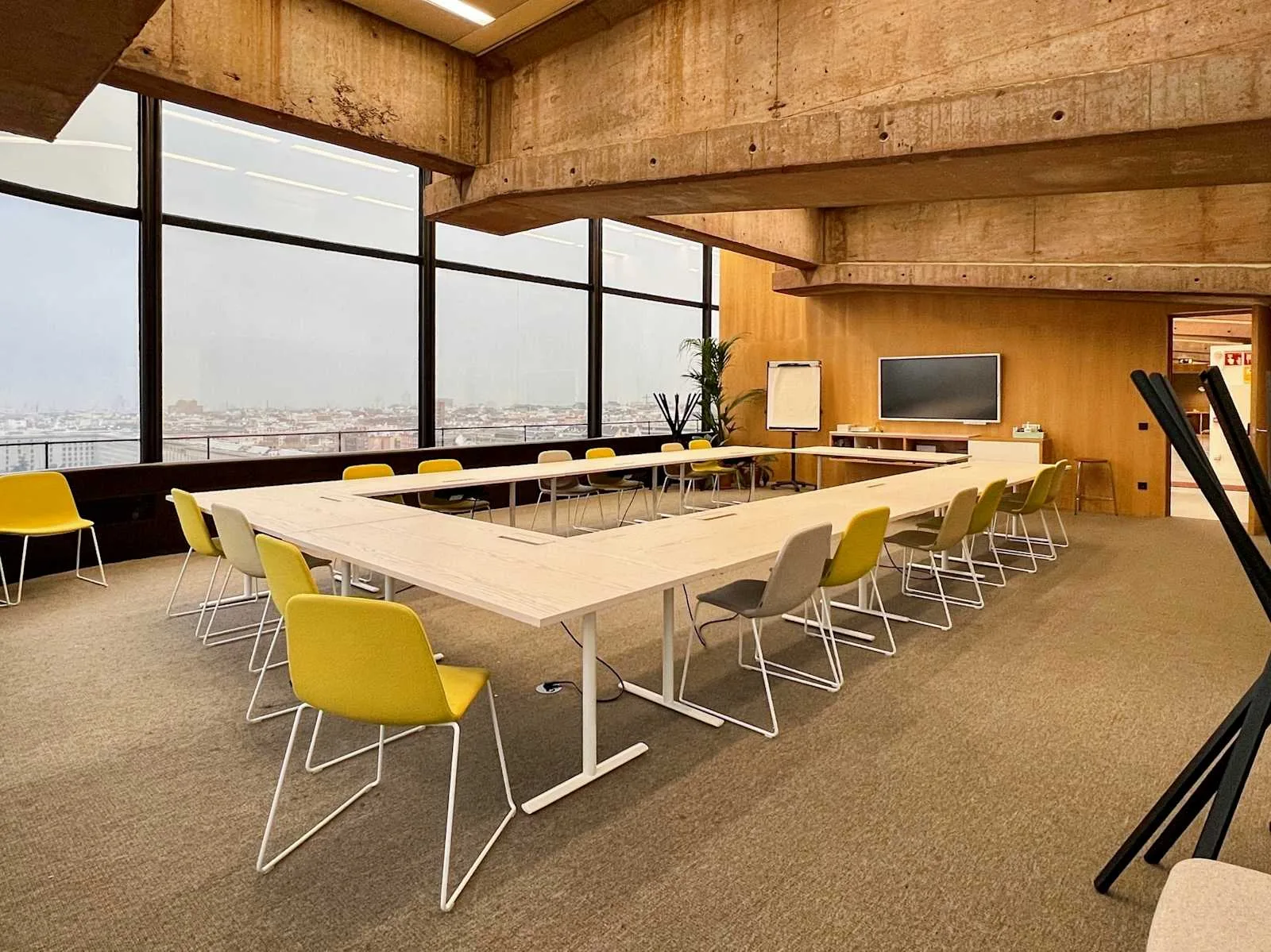 Spaces Madrid, Paseo de la Castellana 81, Sala de reuniones para 18 personas, Madrid