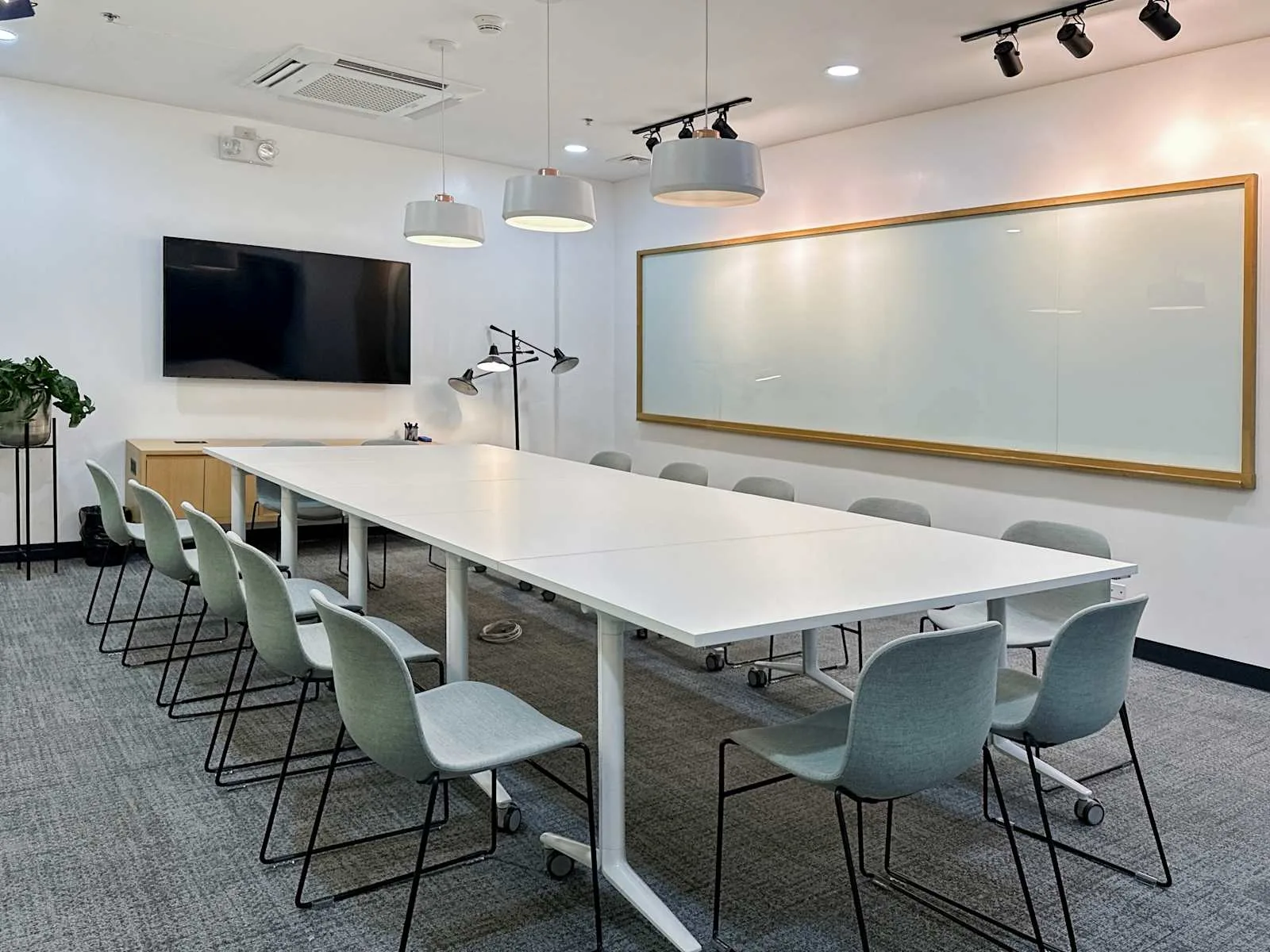 Spaces Makati, PNB Makati Center, Meeting room for 14 people, Makati City