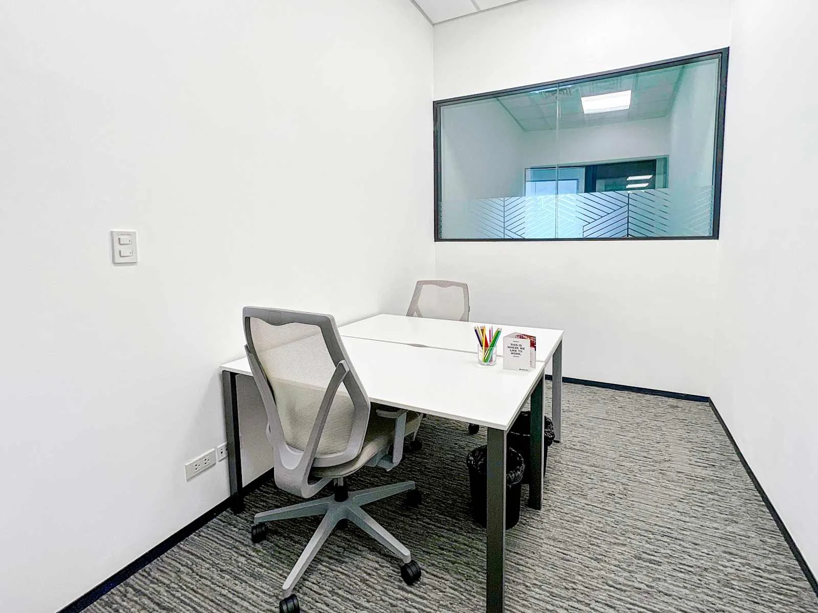 Spaces MANILA, Spaces World Plaza, Bonifacio Global City、2个工位的独立办公室、马尼拉
