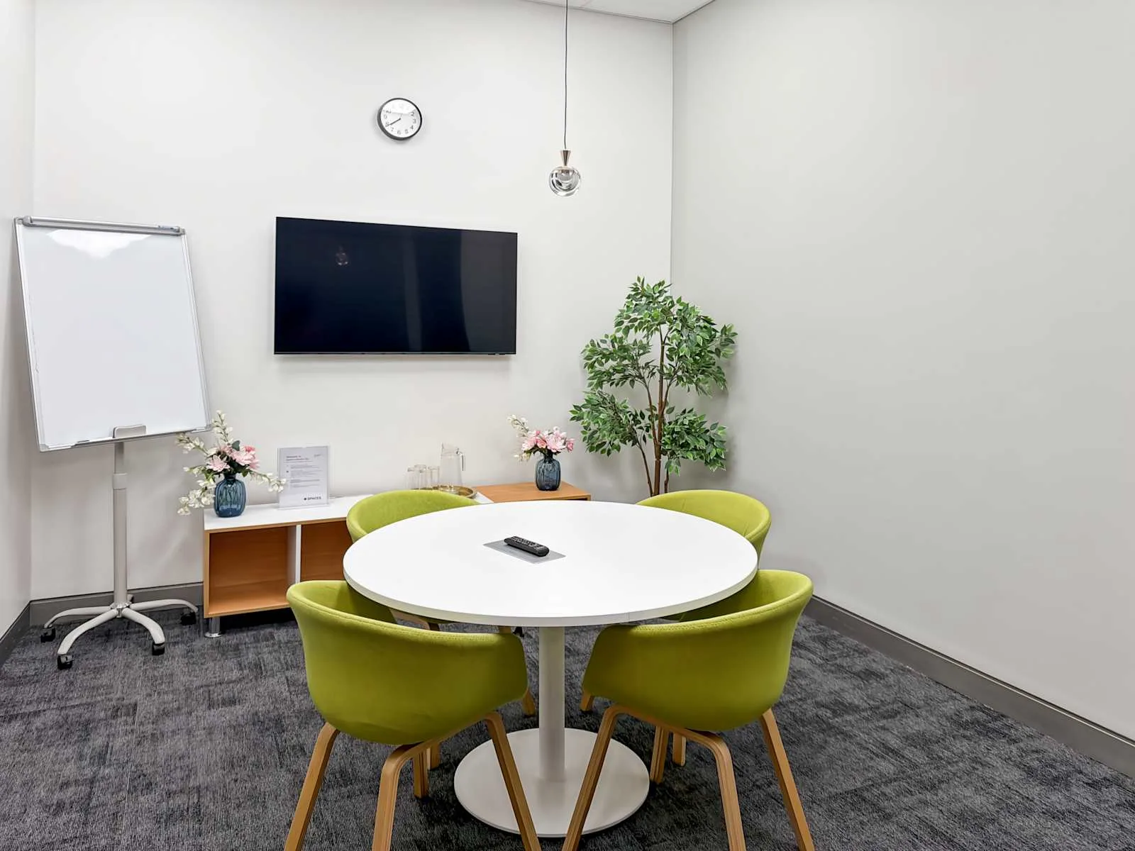 Spaces Media City, Sala de reuniones para 4 personas, Media City, Dubai,
