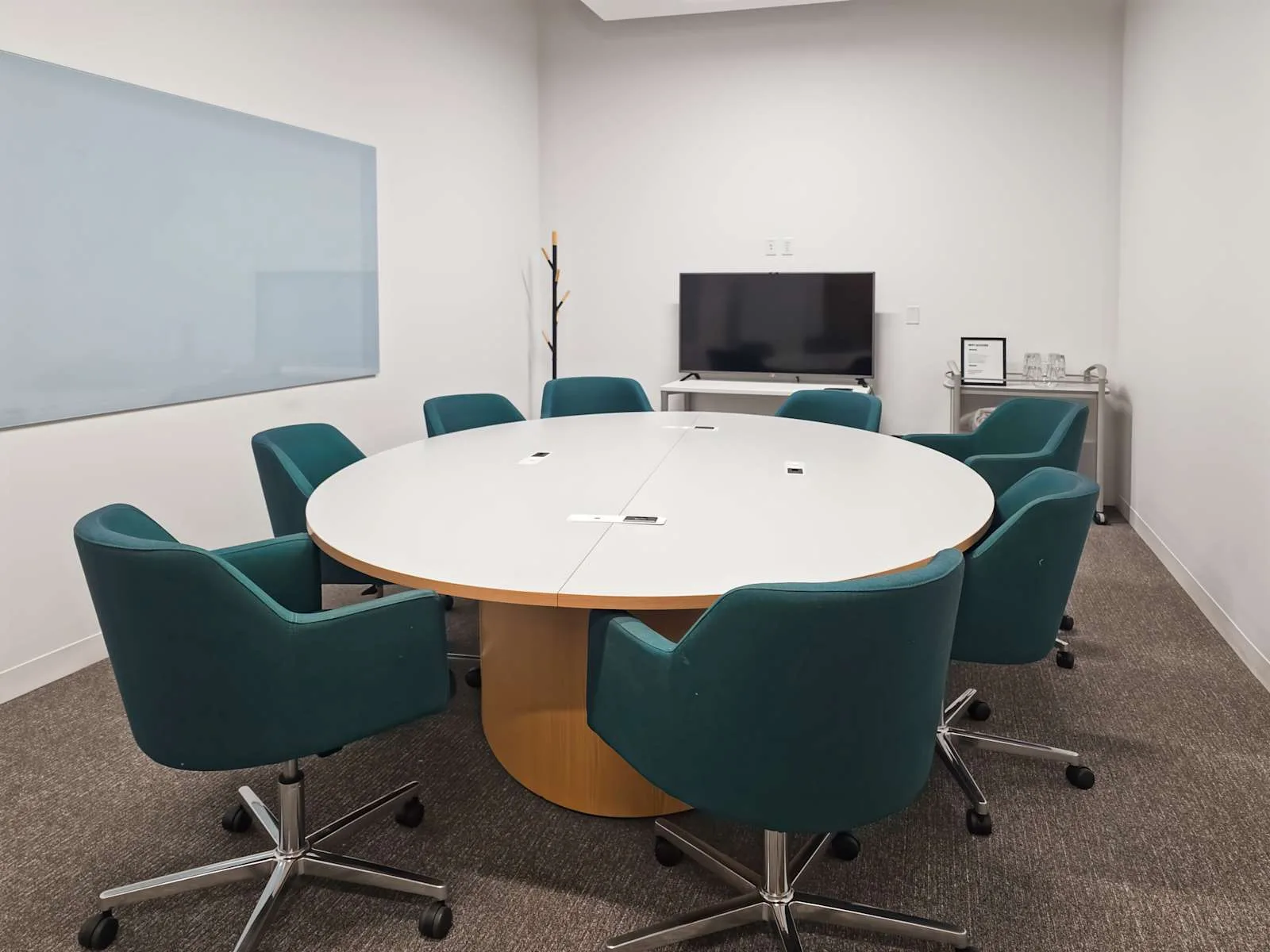 Spaces MN, Minneapolis - Spaces North Loop, Meeting room for 8 people, Minneapolis, MN